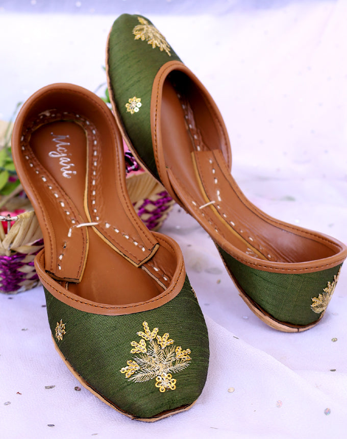 Khussa â Mojari by Shalimar Shoes